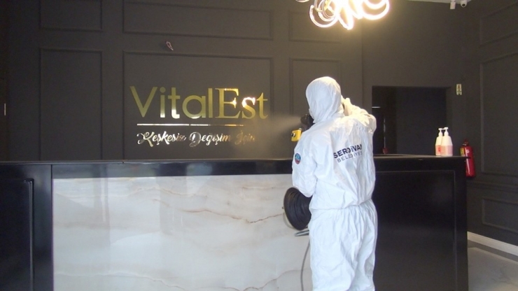 Serdivan’da Berberler Dezenfekte Ediliyor