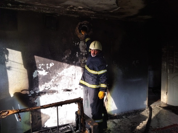 Soba Bacasından Çıkan Yangında 1 Kişi Dumandan Etkilendi