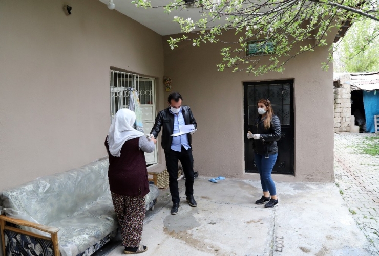 Van Büyükşehir Belediyesi Sosyal Kartları İhtiyaç Sahiplerine Ulaştırdı