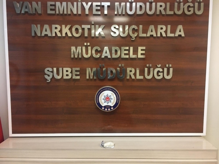 15 Tl’lik Van Çöreğinin İçinden 6 Bin 500 Liralık Zehir Çıktı