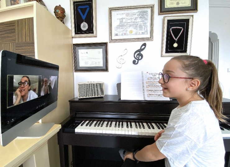 Müzik Eğitimi Mesafe Tanımıyor