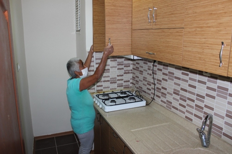 Derme Çatma Bir Barakada Yaşayan Kadına Altındağ Belediyesi Umut Oldu