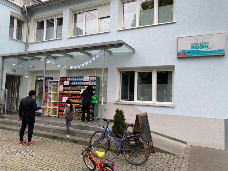 Almanya’da Türk Vatandaşlarının Oluşturduğu “Sadaka Dolabı”na Ytb’den 3 Tonluk Gıda Desteği