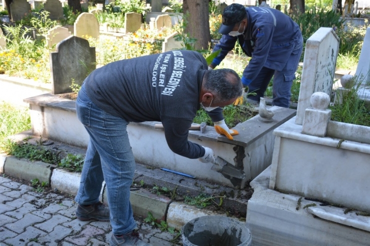 Tüm Mezarlıkların Bakım Ve Onarımı Yapılıyor
