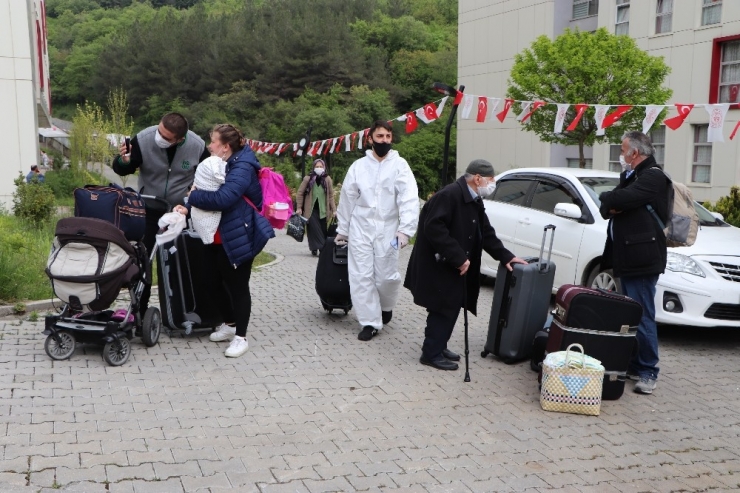 Karantina Altına Kalan 358 Türk Vatandaşı Alkışlarla Uğurlandı