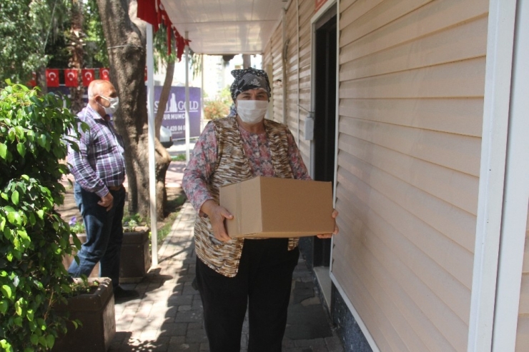 Zenginden Alıp Fakire Dağıttı