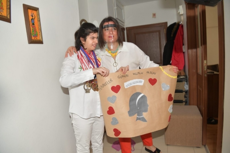 Çukurova Belediyesi “Yılın Annesi”ni Belirledi