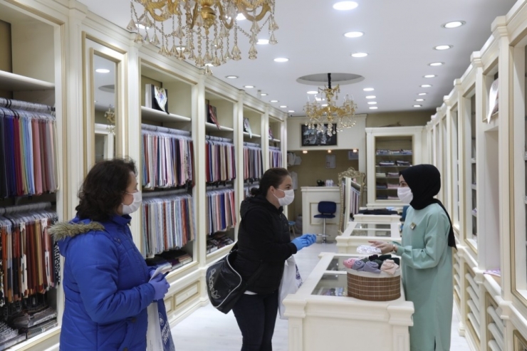 Adapazarı’ndan Esnafa İlk Aşamada 12 Bin Maske Dağıtıldı