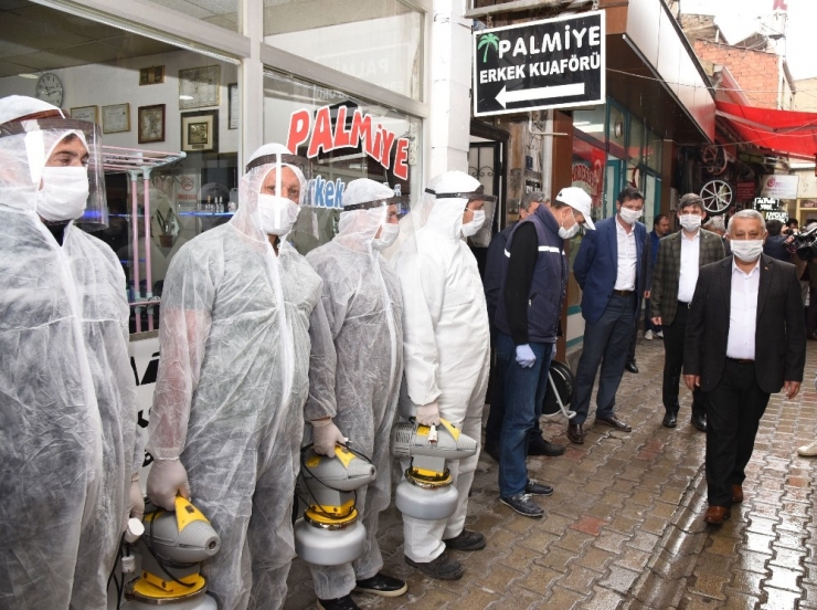 Afyonkarahisar’da Berber Ve Kuaför Salonları Ücretsiz Dezenfekte Ediliyor