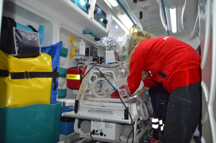 Ambulans Uçak Ağrılı Bebekler İçin Havalandı