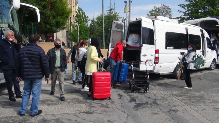 Karantinadaki Vatandaşlar Fidanlarla Uğurlandı