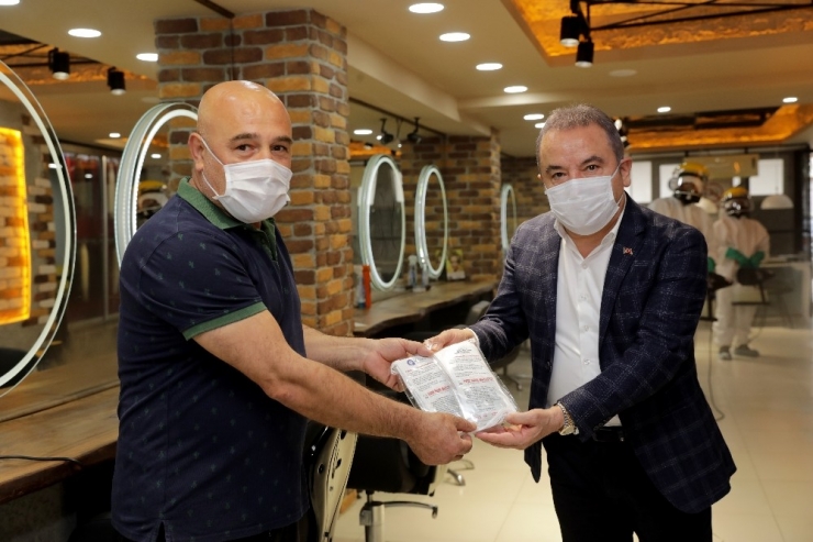 Başkan Böcek’ten Berber Ve Kuaförlere Destek