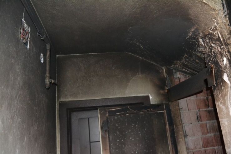 Apartman Boşluğundaki Çöplerin Tutuşması, Talaşa Neden Oldu