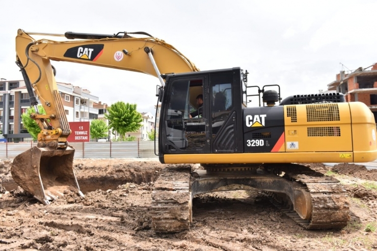 Atatürk Yaşam Kompleksi İçin Kazma Vuruldu