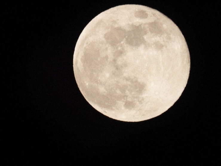 Ahlat’ta Süper Ay Kartpostallık Görüntü Oluşturdu