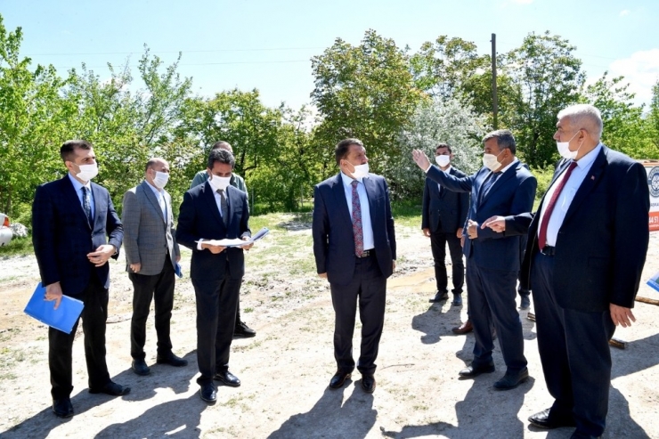 Başkan Gürkan, Tecde - Bostanbaşı Yolunda İnceleme Yaptı