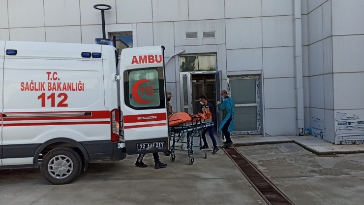 Eşi Hayvanlara Yem Verip Geri Geldi, Kocasını Boğazı Kesili Halde Buldu