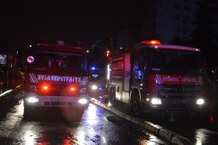 Etiler’deki Bir Alışveriş Merkezinde Bulunan Giyim Mağazasında Yangın Çıktı