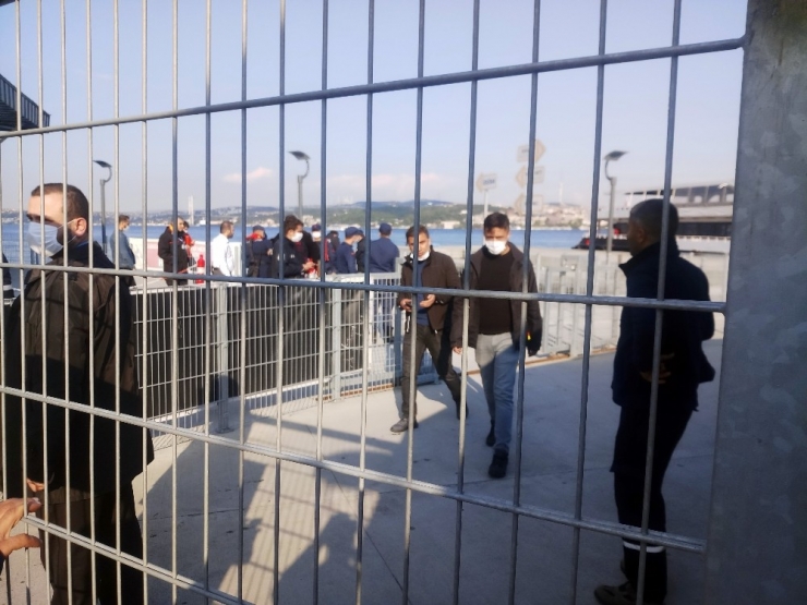 Kabataş İskelesinden Denize Atlayan Şahıs Hayatını Kaybetti