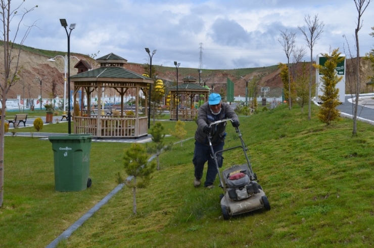 Bünyan’da Yeşil Alanlar Ve Parklarda Çalışmalar Devam Ediyor