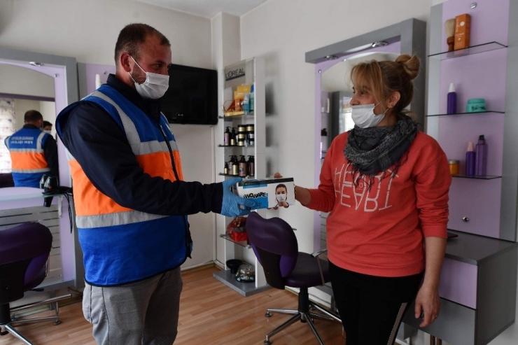 Bursa’da Berber Ve Kuaförler Dezenfekte Edildi