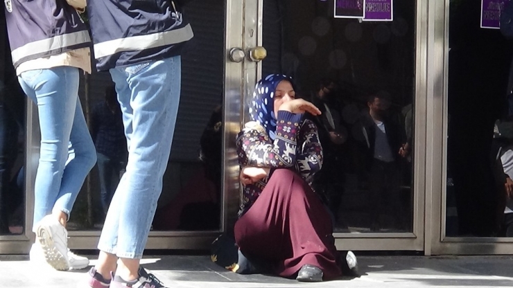 Diyarbakır’da Hdp İl Binası Önünde Gergin Anlar