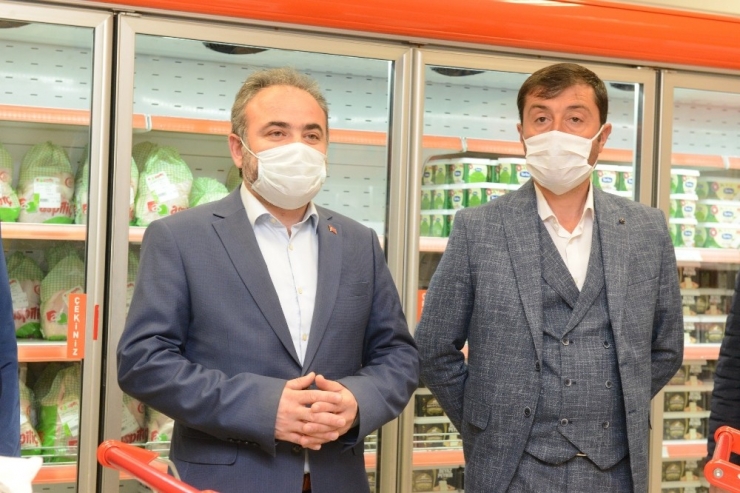 Yağmur Duası Sonrası Kestikleri Hayvanları Gıda Bankasına Bağışladılar