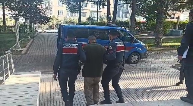 Uyuşturucudan Tutuklanan Ağabeyine "Sen Ne Yaptın Bizim Oğlan" Diye Seslendi