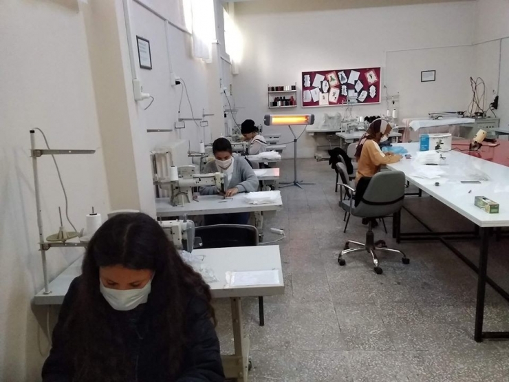 Öğretmenler Ramazan Kolisi Ve Maske Dağıttı