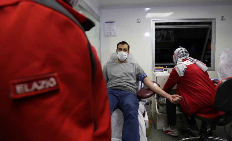 Suriye Ve Afganlı Vatandaşlardan Türk Kızılayı’na Kan Bağışı Desteği