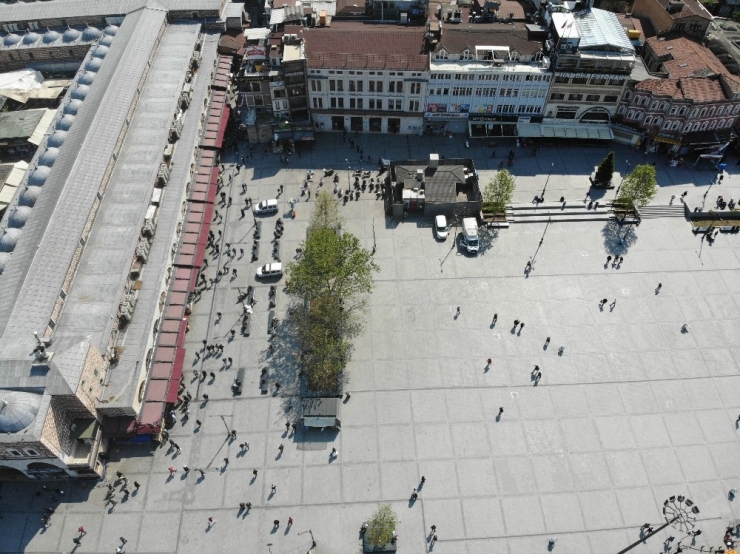 Eminönü Meydanı’nda Korona Virüse Rağmen Alışveriş Yoğunluğu Yaşandı