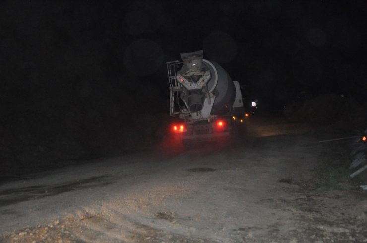 Yüksekova-van Karayolu 6 Gün Sonra Kontrollü Bir Şekilde Açıldı
