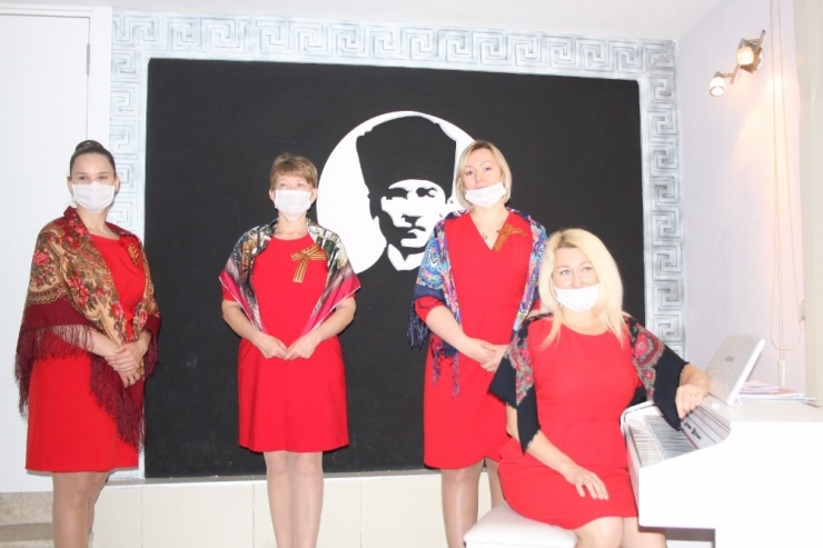 Antalya’nın Yabancı Gelinlerinden 9 Mayıs Zafer Günü Klibi