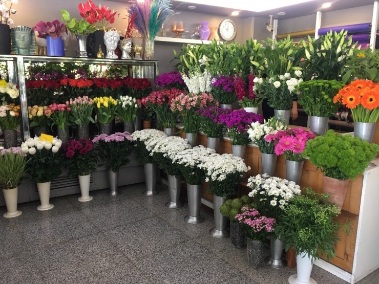 Korona Virüsten Olumsuz Etkilenen Çiçekçilere Anneler Günü Can Suyu Oldu