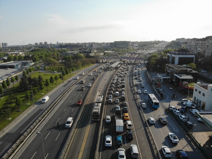 İstanbul’da Trafik Yoğunluğu Korona Virüs Öncesine Geri Döndü