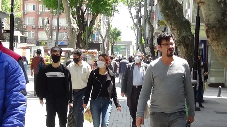 Korona Virüse Rağmen Dışarı Çıkan Vatandaşlardan İlginç Diyaloglar