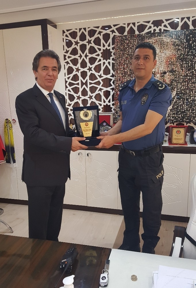 İsveç Fahri Konsolosu Tokuş’tan Emniyet Müdürü Avcı’ya Plaket