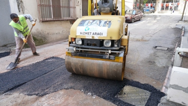 İzmit Belediyesi’nden Bozulan Yollara Anında Müdahale