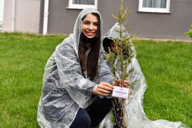 Karantina Anısına Fidanları Toprakla Buluşturdular