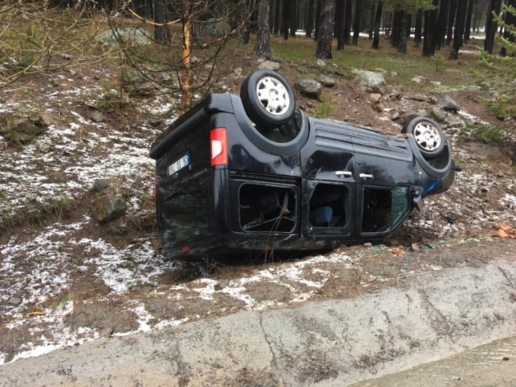 Sarıkamış’ta Takla Atan Aracın Sürücüsü Kazayı Yara Almadan Atlattı