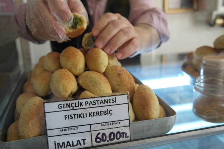 Tarsus’ta Kerebiç Tatlısına Talep Attı