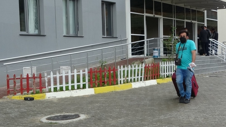 Suudi Arabistan’dan Uşak’a Getirilen 189 Kişi Memleketlerine Uğurlandı