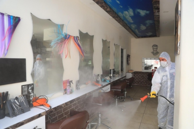 Pamukkale Belediyesi Berber Dükkanlarını Dezenfekte Etti