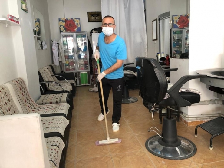 Mardin’de Açılışa Gün Sayan Berberler Hazırlıklara Başladı