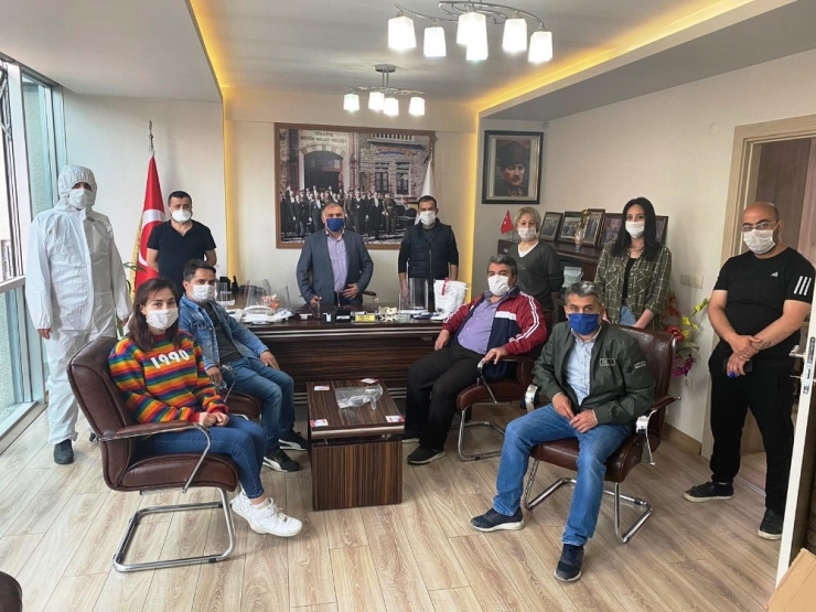 Kuaför Ve Berberlere Ücretsiz Maske Ve Ekipman Desteği