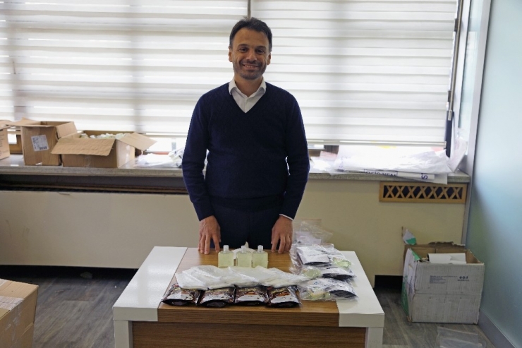 Başkan Koçhan’dan İlçe Sakinlerine Maskeli Hediye Paketi