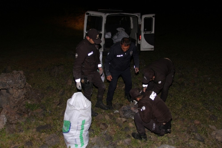 Kablo Hırsızı Yaklaşık 300 Kilo Kabloyu Yakarken Suçüstü Yakalandı