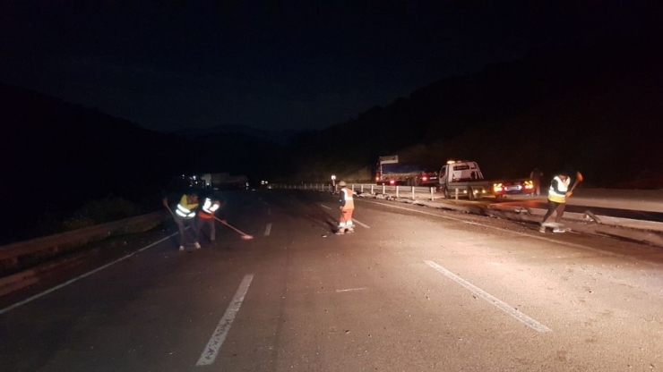 Freni Patlayan Tır Karşı Şeride Geçti