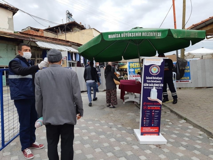 Selendi Pazarında Korona Virüs Önlemleri Devam Ediyor