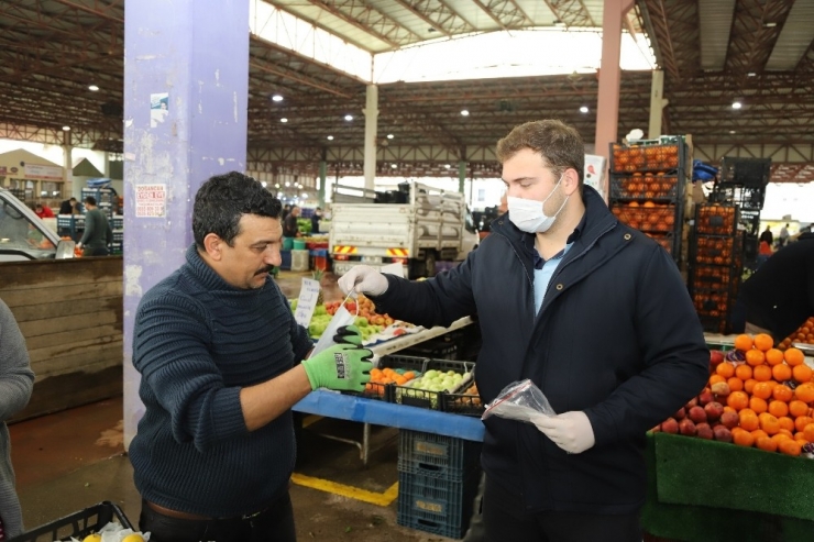 Menderes’te Maskeler Belediyeden